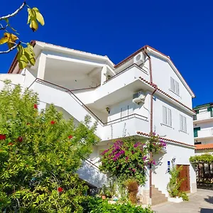  Apartman Anica J