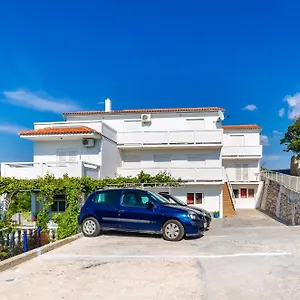  Apartman Pela